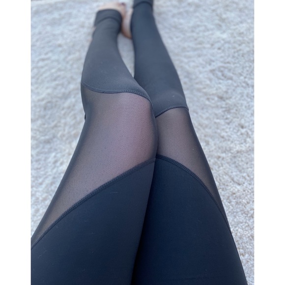 Mesh Paneled Strirrup Yoga Leggings - Picture 6 of 6